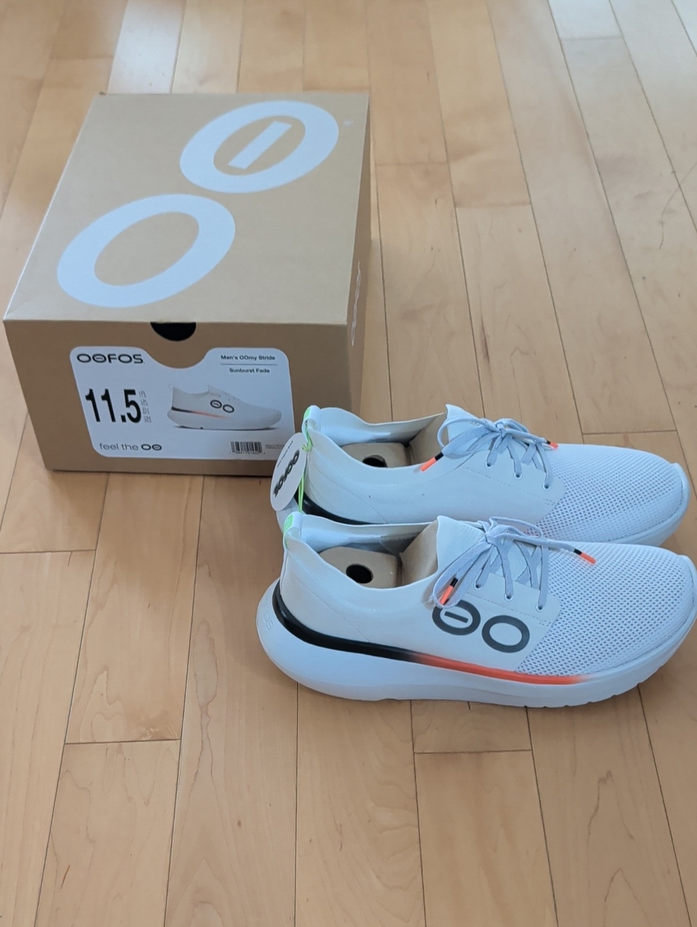 BNIB OOFOS Men's OOmy Stride Lace-Up Sneakers in White with Coral Accents M11.5